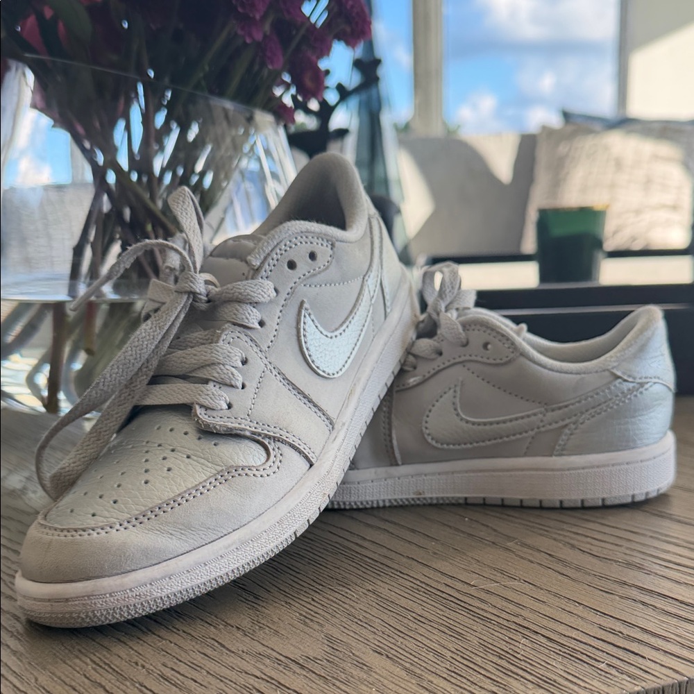 Nike Light Gray Sneakers